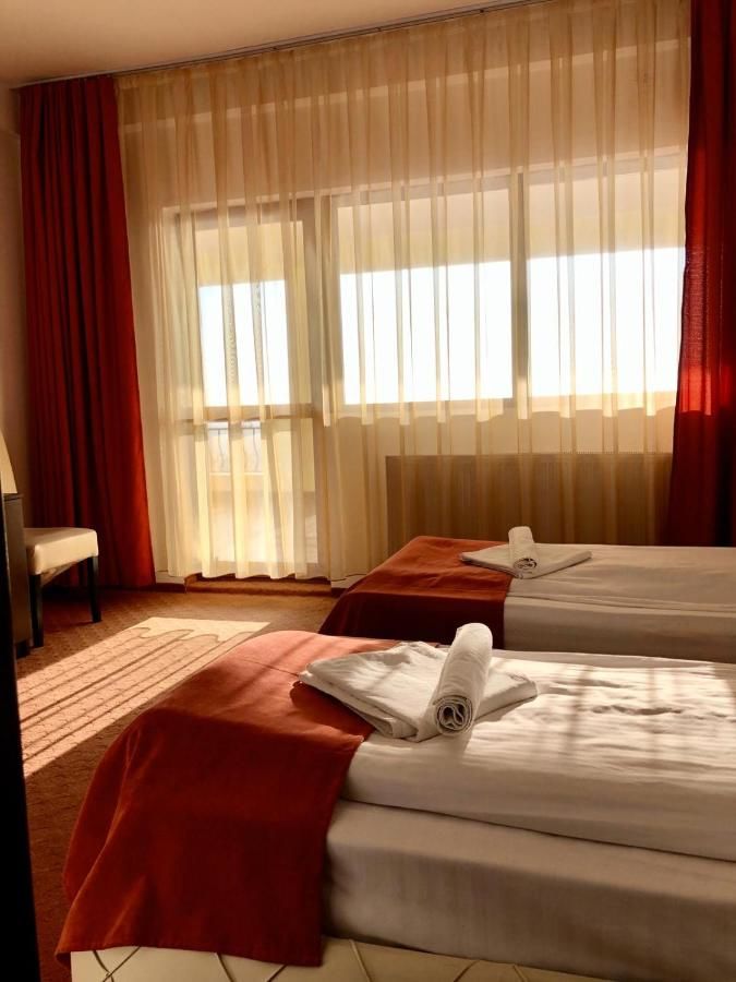 Отель Hotel A3 Кымпия-Турзи