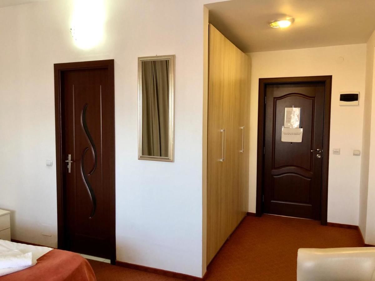 Отель Hotel A3 Кымпия-Турзи